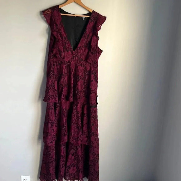 NEW Lulus Molinetto Burgundy Lace Ruffled Tiered Sleeveless Maxi Dress - Picture 2 of 12